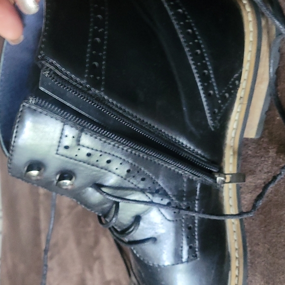 Black boots - Picture 5 of 5